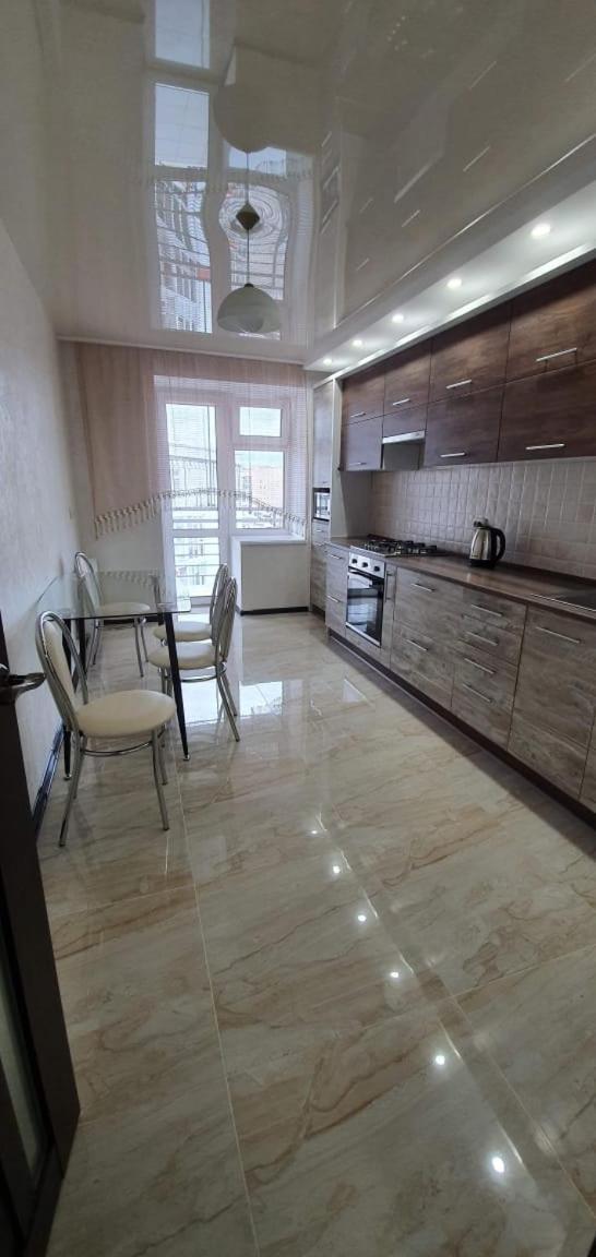 Затишна Квартира Біля Парку Відродження Ternopil Exterior photo